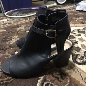 Thick heel ankle heel